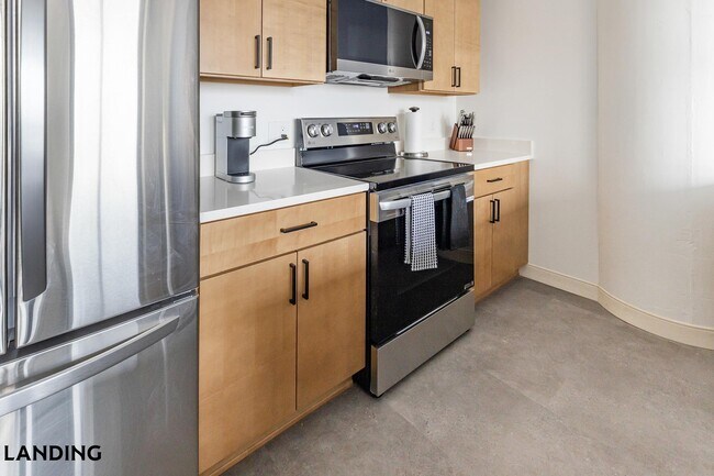 Building Photo - 5000 Euclid Ave