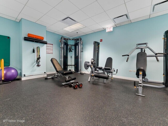 Building Photo - 8 W Monroe St