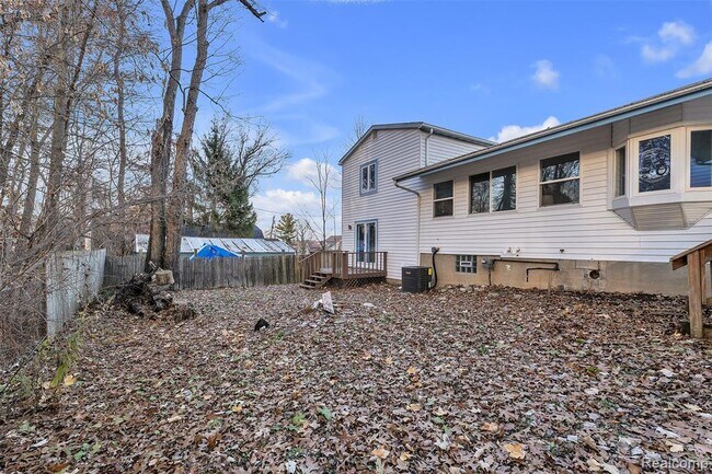 Building Photo - 8165 Leonard Dr