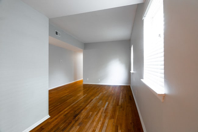 Building Photo - Pavilion Place