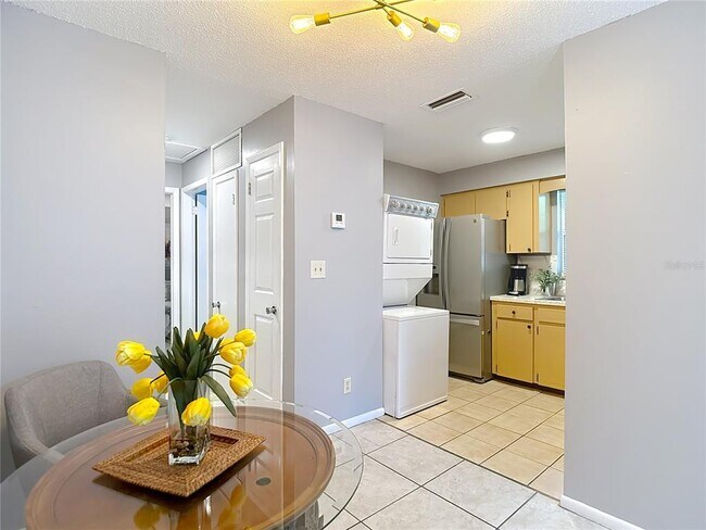 Building Photo - 137 Southeast Jefferson Cir N