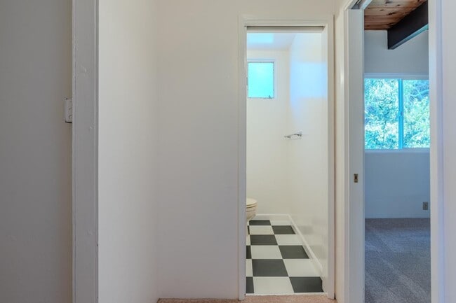 Building Photo - 990 Mirador Terrace