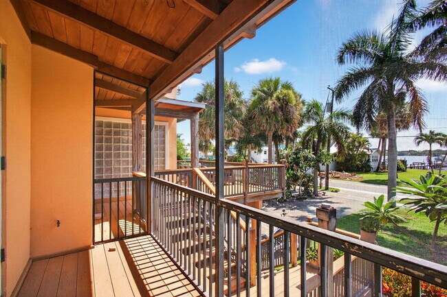 Building Photo - 1042 SE St Lucie Blvd