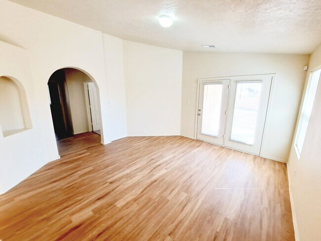 Building Photo - Gorgeous 4-bedroom, 2-bath home featuring two spacious living areas