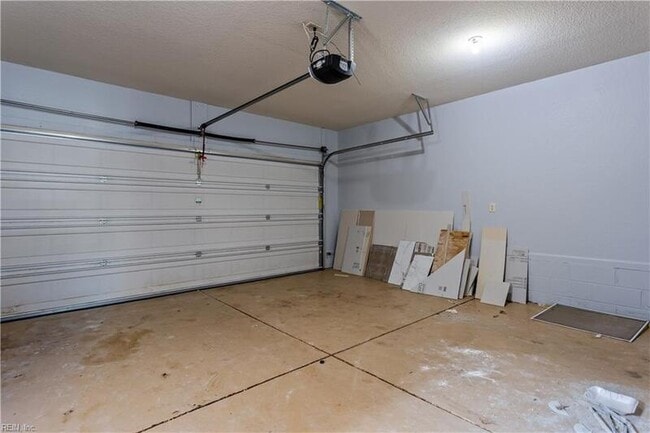Building Photo - 2409 Apiary Ct