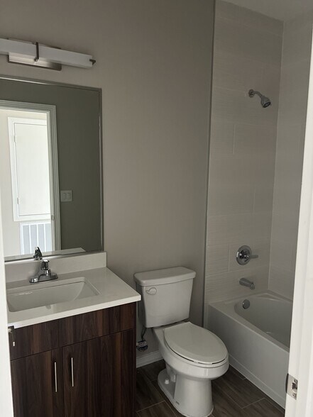 Building Photo - 84 E La Vista Ave