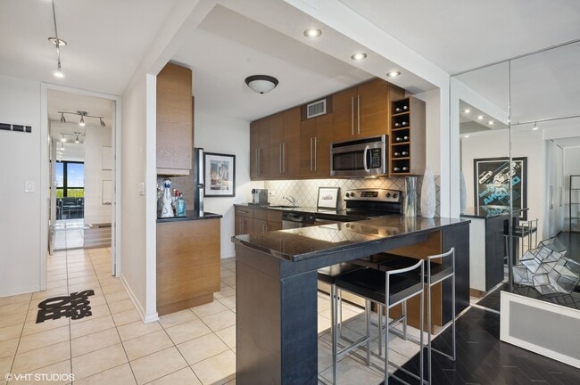 Building Photo - 1030 N State St