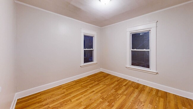 Building Photo - 3 Bedroom Apartment near Edgewood Park!