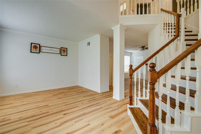 Building Photo - 1810 Oakleaf Cir