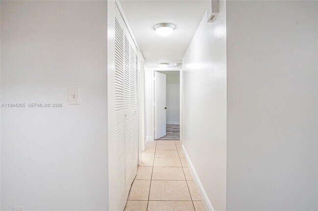 Building Photo - 606 Gardens Dr