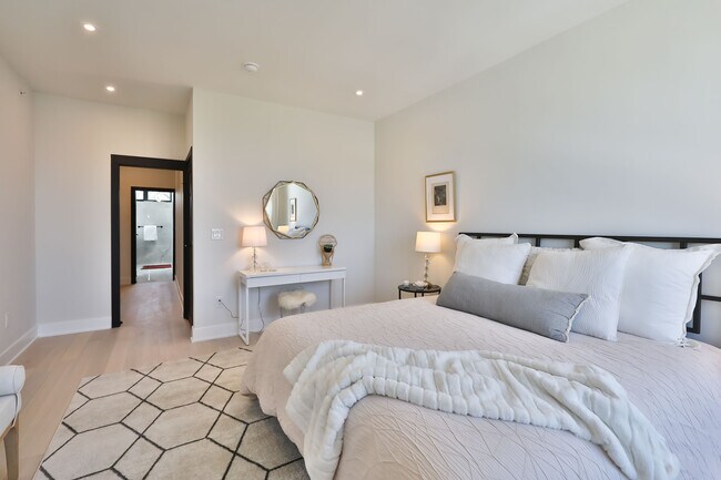 Building Photo - 2541 Turner St