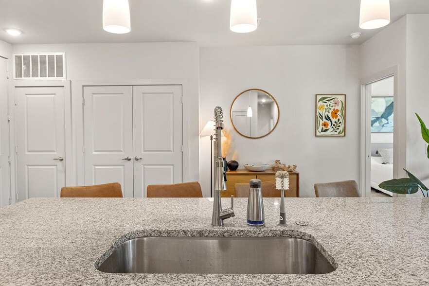 Building Photo - 5820 1/2 Cameron Road-SI FL3-ID1303393P