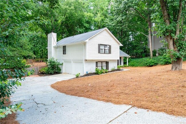 Building Photo - 2377 Emory Ln NE