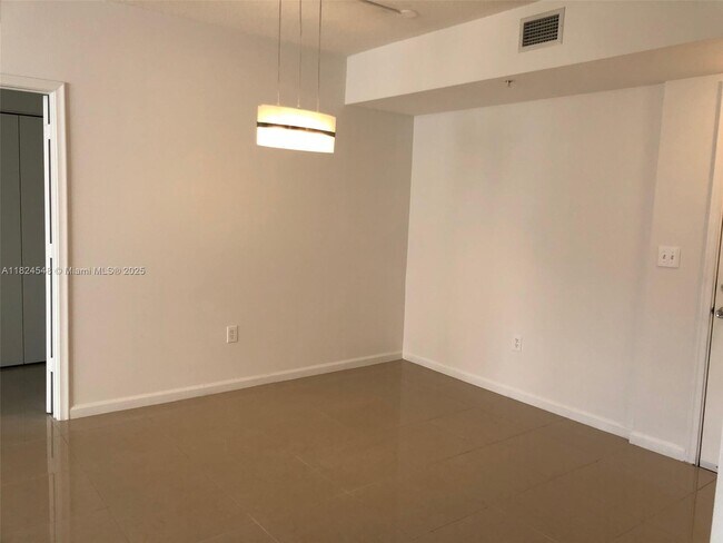 Building Photo - 2775 NE 187th St