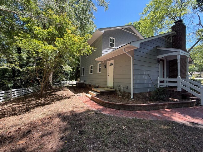 Building Photo - **OFFERING REFUNDABLE APPLICATION FEES & $150 MOVE IN PROMOTION** Terrific 3BD, 1.5BA North Ralei...
