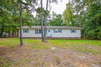 Building Photo - Renovated ranch in Matthews, NC! Heck of a deal! COMING SOON!!!
