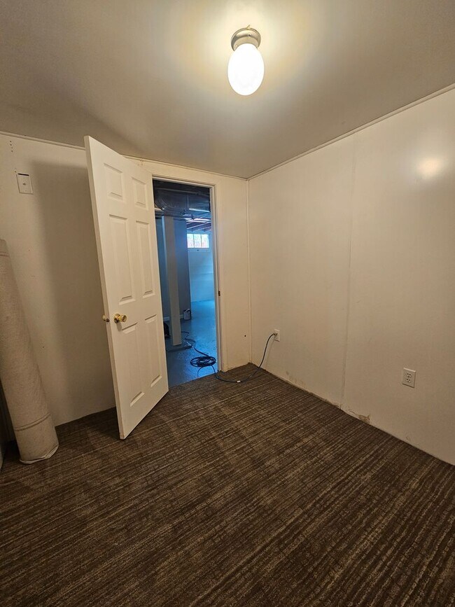 Building Photo - 606 Haines Ave