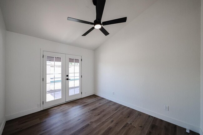 Building Photo - 3001 W Mercer Ln