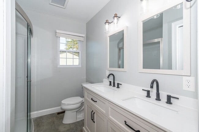 Building Photo - 412 Keeble St