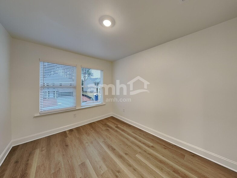 Building Photo - 900 Carnelian Ln