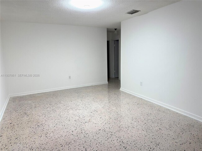 Building Photo - 1141 NW 32nd Ave