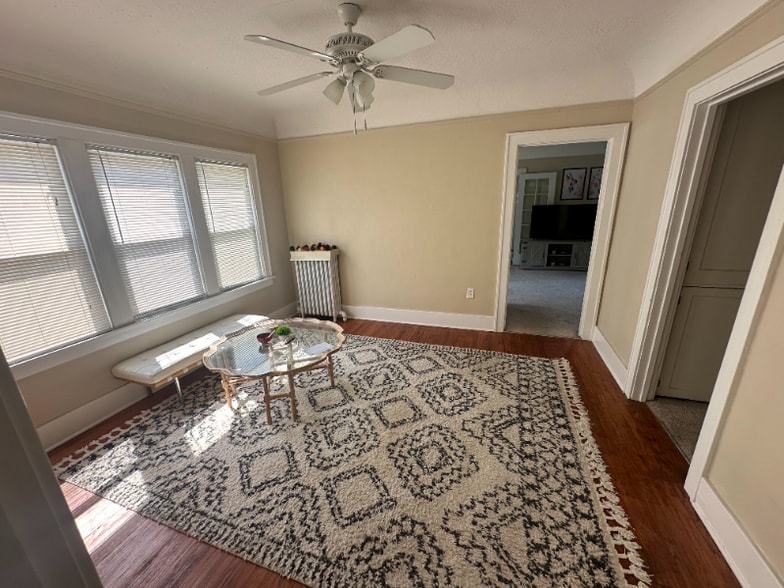 Building Photo - 529 Knowles St