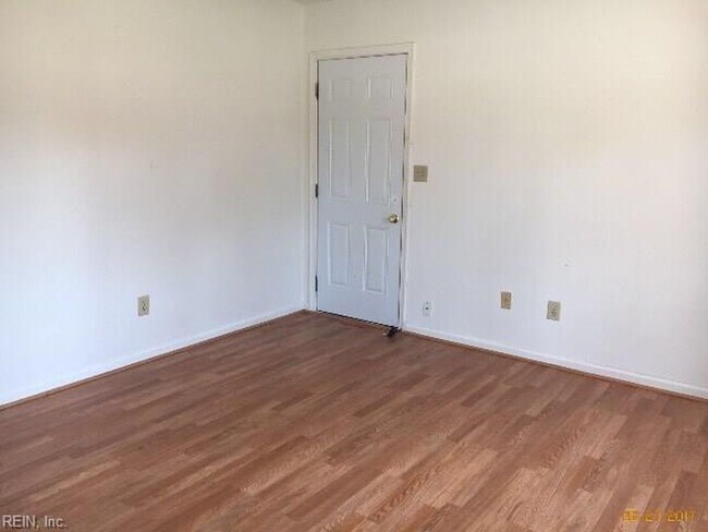 Building Photo - 6036 Bradford Dr