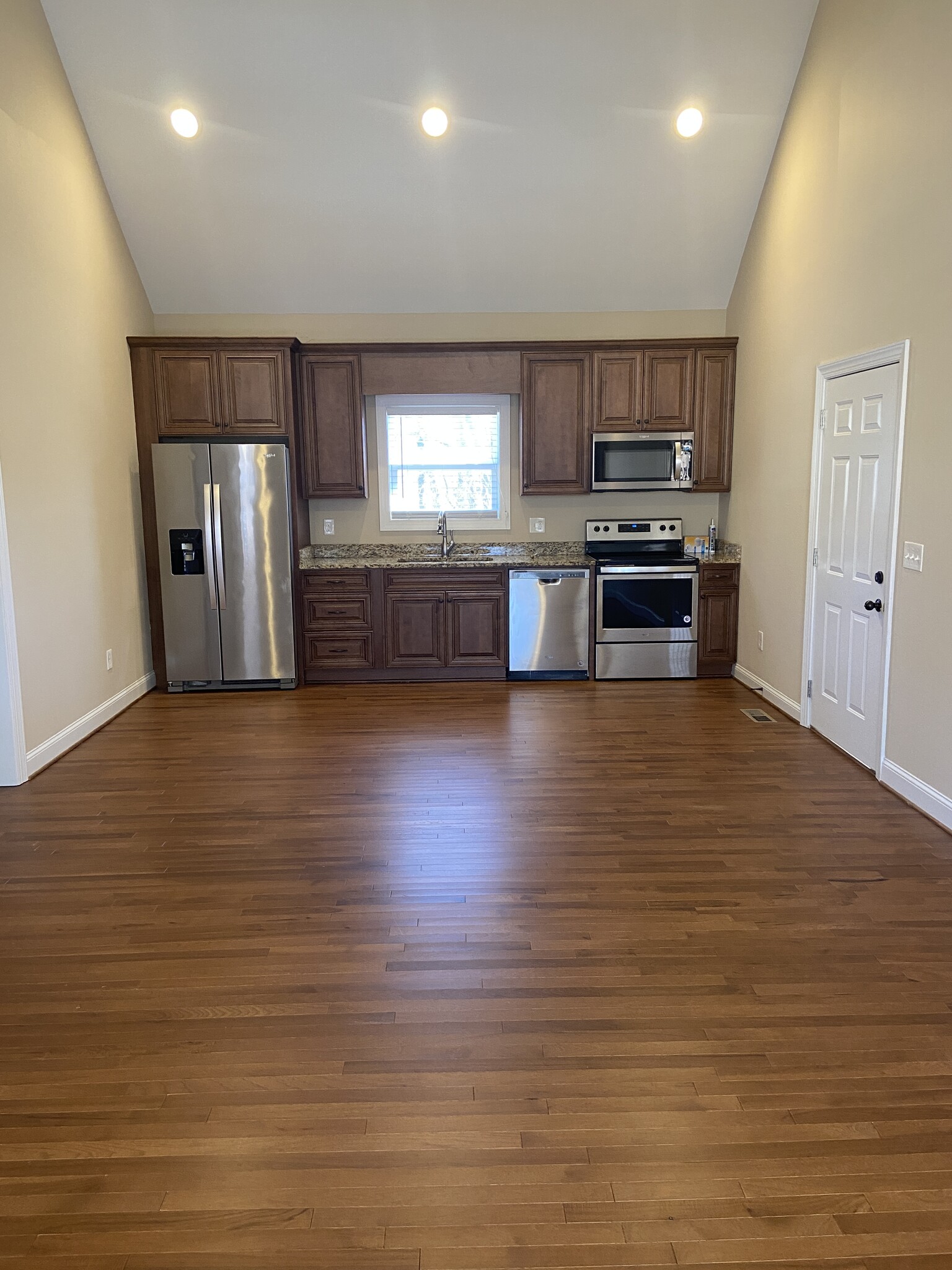 HARDWOODS THROUGHOUT, FRESHLY PAINTED, CENTRAL HEAT/AIR - 599 Mountain View Rd SE