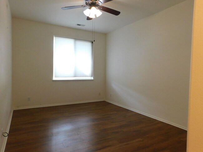 Building Photo - 2485 Fountainhead Blvd