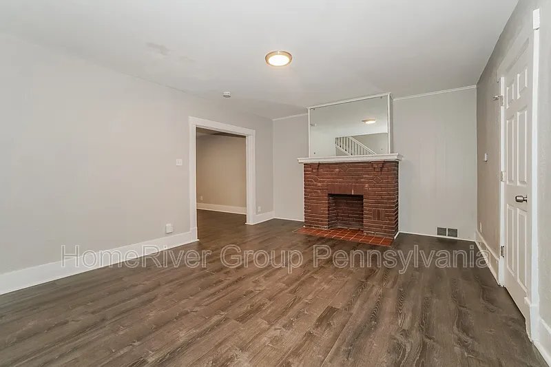 Building Photo - 2413 Collins St