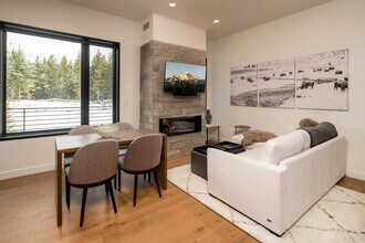 Building Photo - 4 Boathouse Way