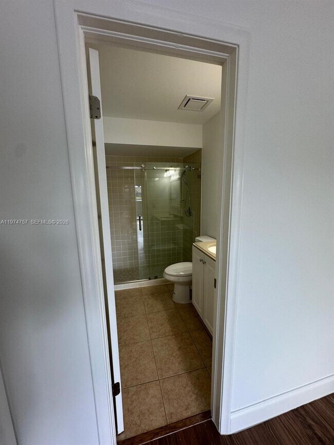 Building Photo - 5763 N Park Rd