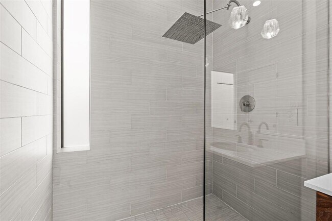 Building Photo - 2411 Euclid Ave