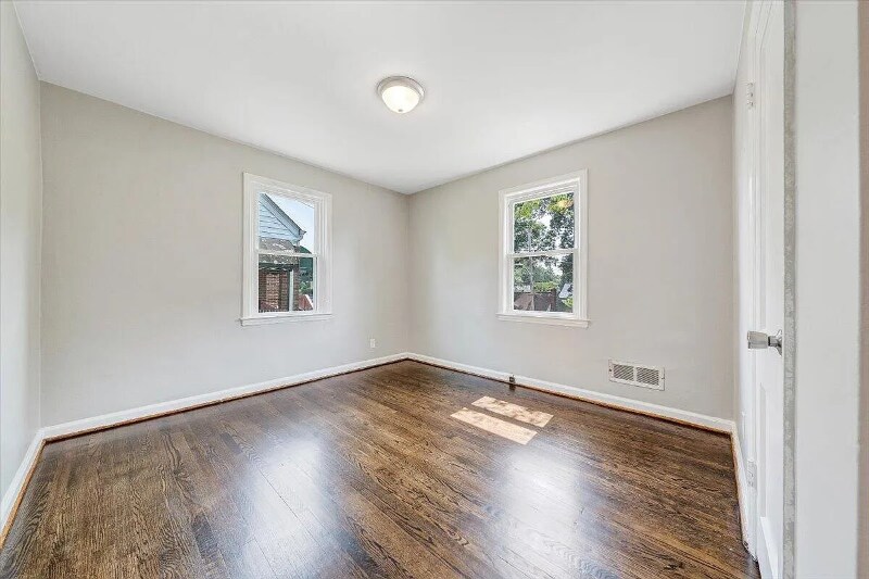Building Photo - 2109 Colgate St NE