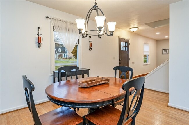 Building Photo - 46 Country Ln