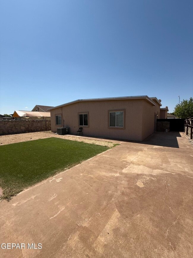 Building Photo - 14345 Desert Sage Dr