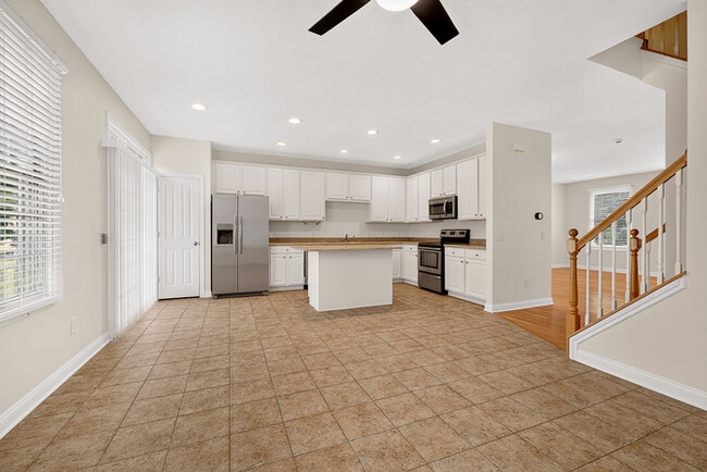 Building Photo - Beautiful 3 Bed Townhome In the Heart Of Village Of West Clay!