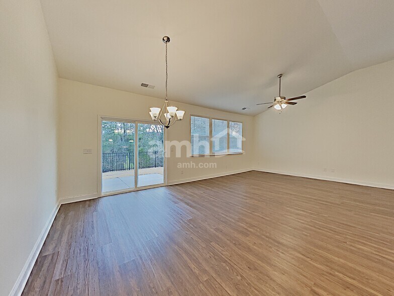 Building Photo - 216 Glenwood Dr
