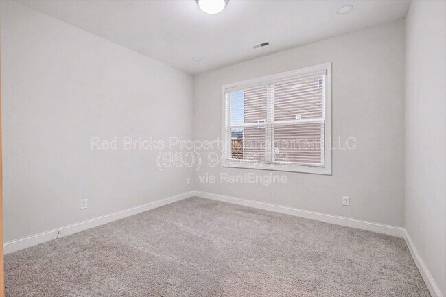 Building Photo - 7907 Moon Hl Pl