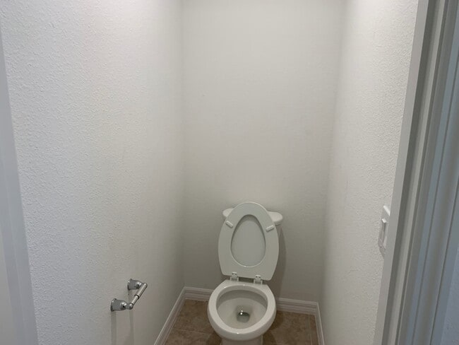 Building Photo - Spacious 4 Bedroom House - Oakland Trails