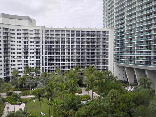 Building Photo - 1500 Bay Rd