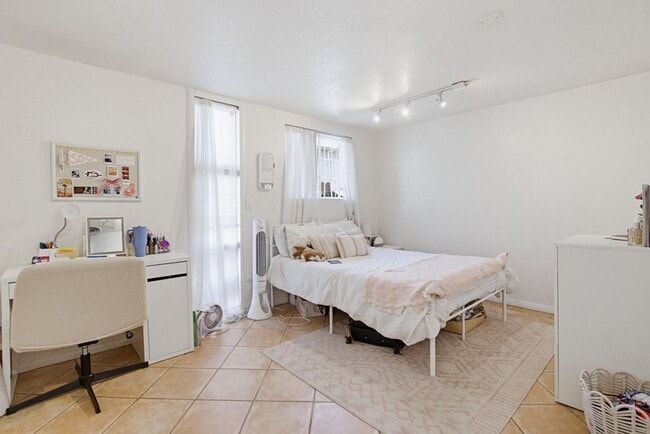 Building Photo - Spacious 5BR Home Near SDSU – Ideal for Students or Families