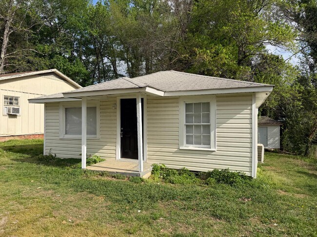 Building Photo - 206 Hedgecock Rd