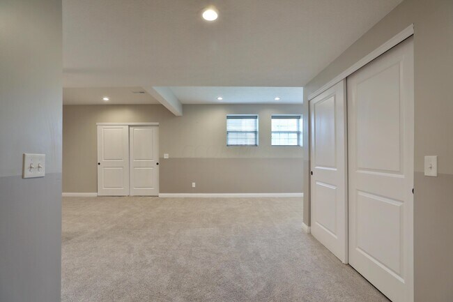Building Photo - 1412 Leesland Dr