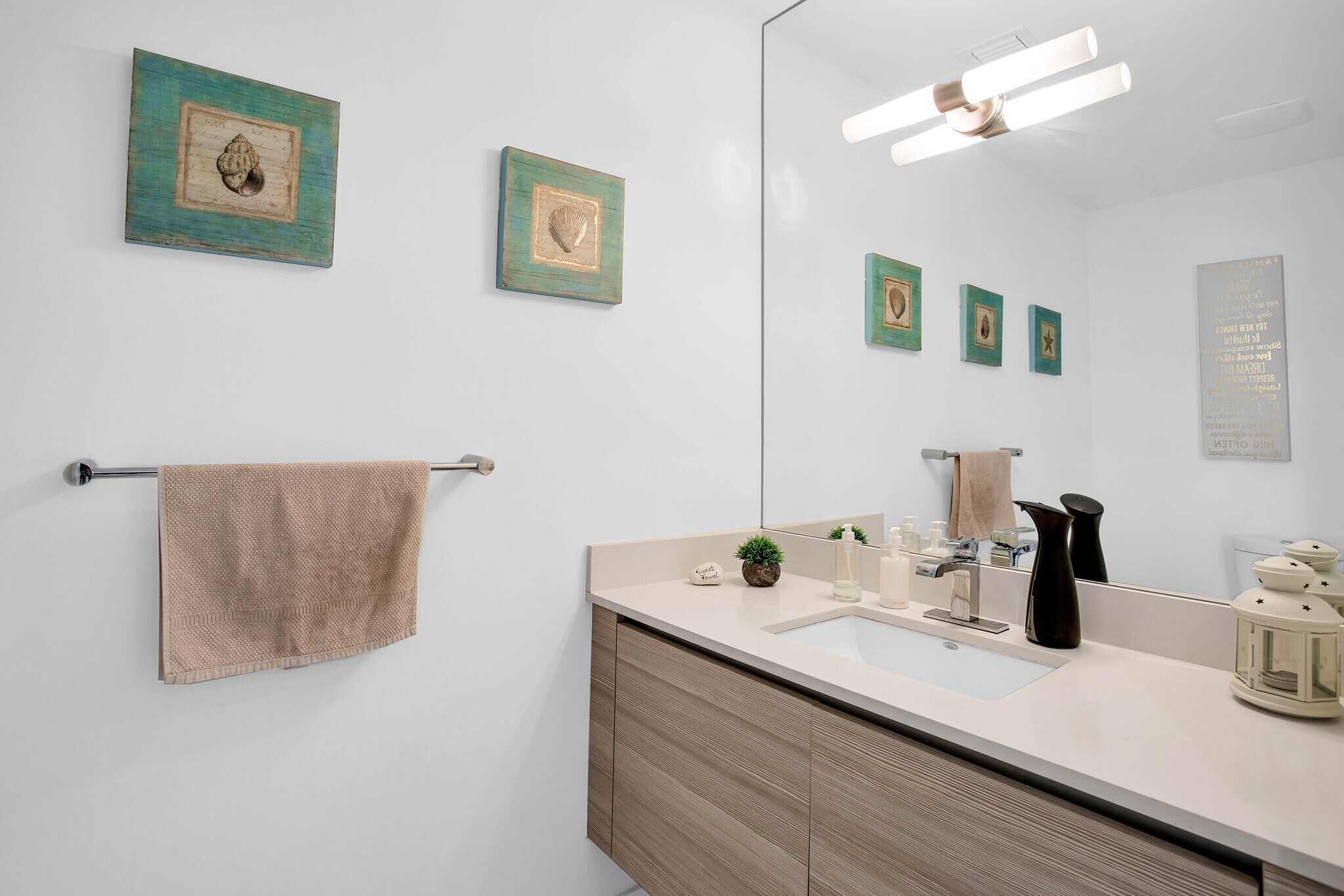 Building Photo - 87 N Shore Dr