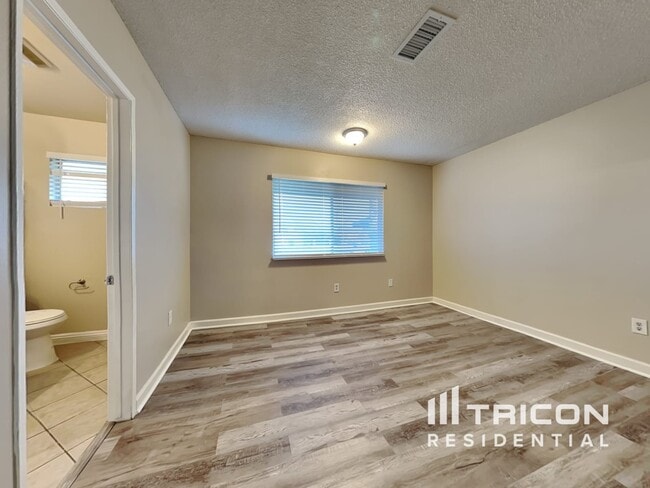 Building Photo - 13687 Boeing St