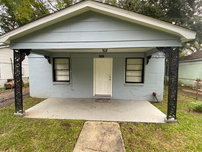 Building Photo - 1557 Van Dorn St