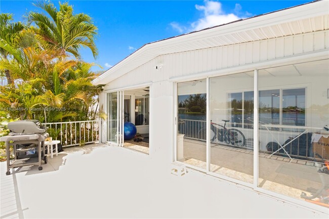 Building Photo - 5620 Lagoon Dr