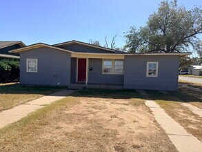 Building Photo - "Charming 3-Bedroom Haven in Lubbock – 1/2 off first Month's Rent!