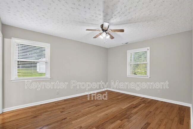 Building Photo - 5108 Lakeshore Ct